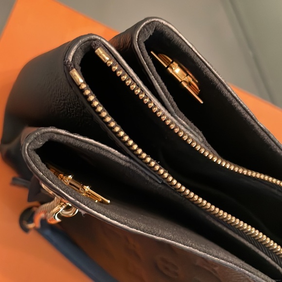 Louis Vuitton Black VM hobo bag - Picture 10 of 10